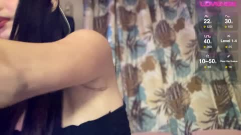 Snapshot of alluringallison chatting on April 11, 6:29 am Allison online show from April 11, 6:29 am