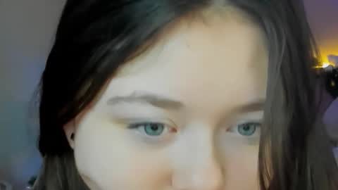 alluringeyess online show from December 17, 6:19 am