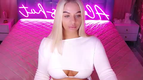 AlwaysHot online show from February 3, 3:15 am