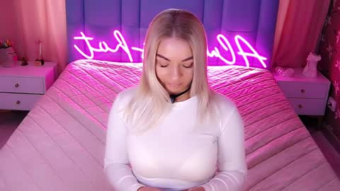 AlwaysHot online show from April 8, 2:33 am