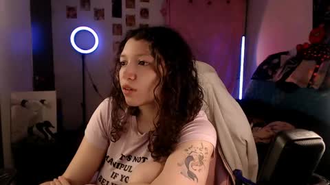 Snapshot of ally_donfort chatting on April 24, 11:18 pm Ally online show from April 24, 11:18 pm