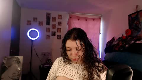 Snapshot of ally_donfort chatting on April 29, 10:05 pm Ally online show from April 29, 10:05 pm
