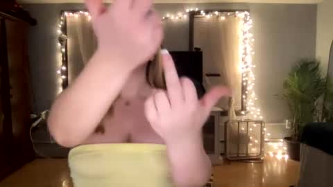 Snapshot of allyanalangel chatting on February 1, 12:51 am allyanalangel online show from February 1, 12:51 am