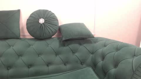 Snapshot of allyiah chatting on April 19, 6:32 pm online show from April 19, 6:32 pm