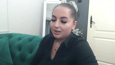 Snapshot of allyiah chatting on April 29, 6:25 pm online show from April 29, 6:25 pm