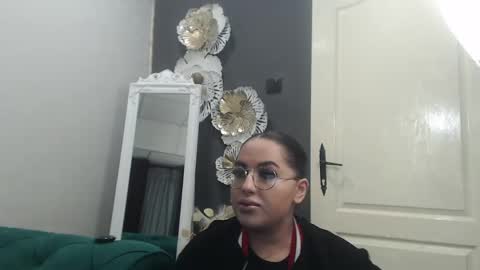 Snapshot of allyiah chatting on May 5, 7:11 pm online show from May 5, 7:11 pm
