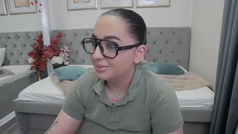 Snapshot of allyiah chatting on May 12, 4:59 pm online show from May 12, 4:59 pm
