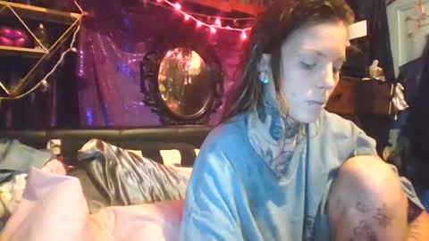 Snapshot of allymoon1369 chatting on July 1, 12:01 am allymoon1369 online show from July 1, 12:01 am
