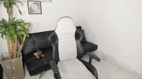 allyssann online show from February 24, 12:08 am