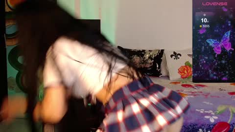 alma_art_ online show from December 16, 11:50 pm