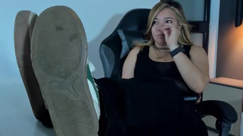 ALMA FENIX  online show from February 21, 1:01 pm