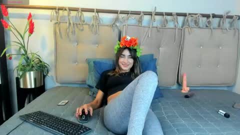 Snapshot of alma_rose_ chatting on April 30, 8:26 pm alma_rose_ online show from April 30, 8:26 pm