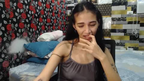 Snapshot of alondra_aleng_ereng chatting on February 6, 9:49 pm Alondra online show from February 6, 9:49 pm