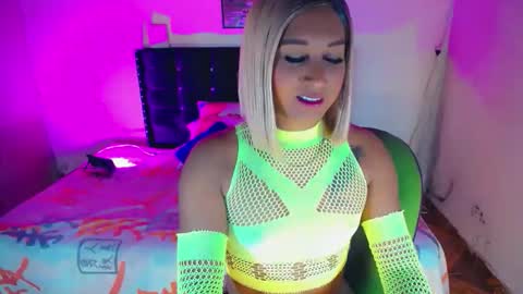 Snapshot of alondragill_ chatting on June 9, 3:40 am alondragill_ online show from June 9, 3:40 am