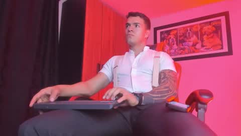 alpha_dominus_ online show from February 4, 4:40 am