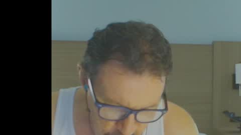 Snapshot of alphablue_wolf1295 chatting on May 4, 10:50 pm alphablue_wolf1295 online show from May 4, 10:50 pm