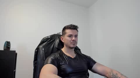 Snapshot of alphagodleatherking92 chatting on October 5, 6:34 am LeatherMaster online show from October 5, 6:34 am