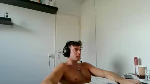 alphah_hunk online show from March 27, 2:17 pm