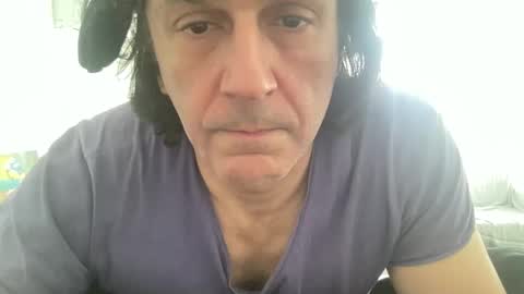 Snapshot of alphandre chatting on March 5, 9:05 am AlphAndre online show from March 5, 9:05 am