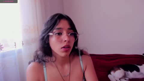 Snapshot of aluna_0310 chatting on December 4, 6:28 pm . . online show from December 4, 6:28 pm