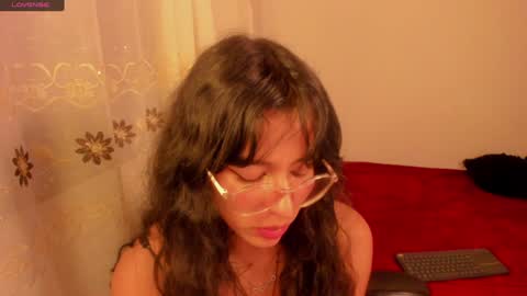 Snapshot of aluna_0310 chatting on December 13, 11:39 pm . . online show from December 13, 11:39 pm