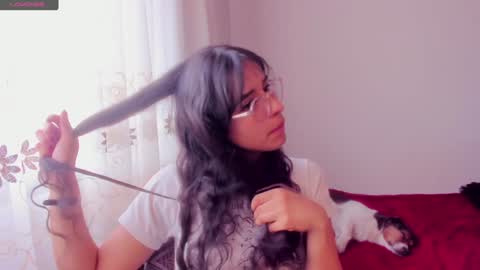 Snapshot of aluna_0310 chatting on December 16, 7:54 pm . . online show from December 16, 7:54 pm