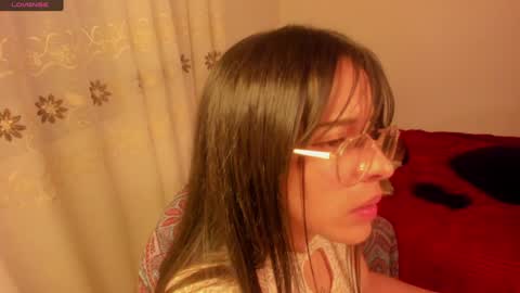 Snapshot of aluna_0310 chatting on December 28, 11:26 pm . . online show from December 28, 11:26 pm