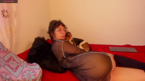 Snapshot of aluna_0310 chatting on January 3, 10:40 pm . . online show from January 3, 10:40 pm