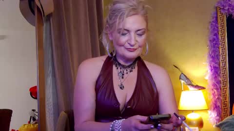 Snapshot of alura_jenson_ chatting on May 30, 10:40 pm Alura Jenson online show from May 30, 10:40 pm