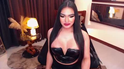 Alura Jhenson online show from June 23, 1:09 pm