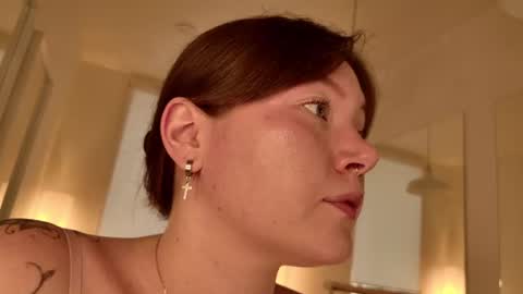 Snapshot of alwayssunnny chatting on July 4, 5:24 am Lilu online show from July 4, 5:24 am