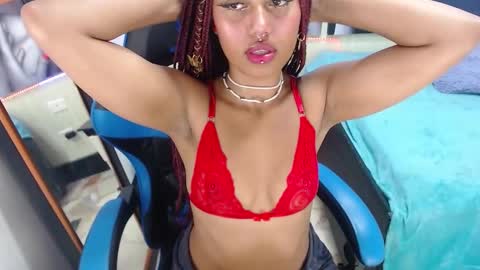 Snapshot of alya_gomez chatting on December 21, 9:15 pm online show from December 21, 9:15 pm
