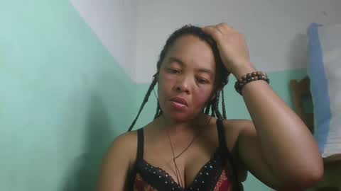 alypierette online show from April 20, 8:17 am