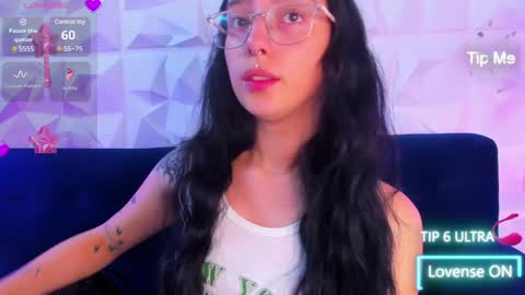 Snapshot of alys_molly chatting on December 19, 11:07 am sopie online show from December 19, 11:07 am