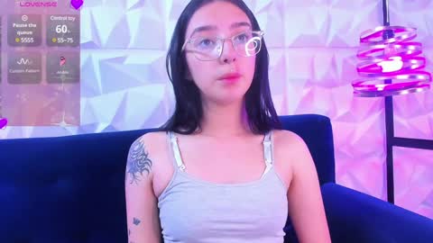 Snapshot of alys_molly chatting on December 24, 11:06 am sopie online show from December 24, 11:06 am