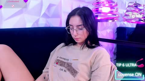 Snapshot of alys_molly chatting on December 27, 5:16 pm sopie online show from December 27, 5:16 pm