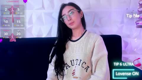 Snapshot of alys_molly chatting on January 9, 2:07 pm sopie online show from January 9, 2:07 pm