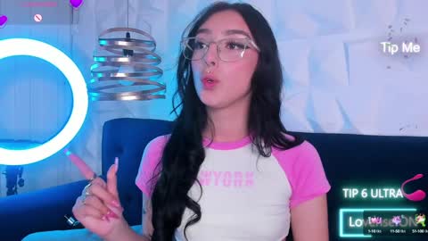 Snapshot of alys_molly chatting on January 11, 5:07 pm sopie online show from January 11, 5:07 pm