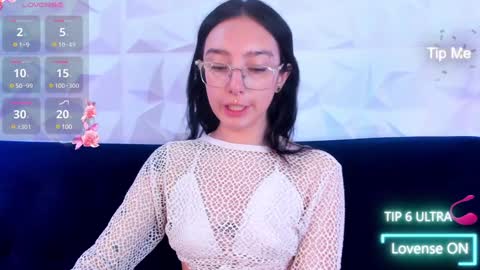 Snapshot of alys_molly chatting on January 18, 11:11 am sopie online show from January 18, 11:11 am