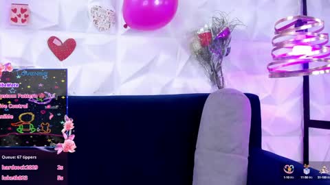 Snapshot of alys_molly chatting on February 15, 6:12 am sopie online show from February 15, 6:12 am