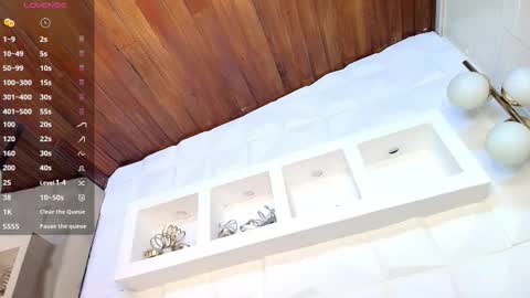 Snapshot of alys_molly chatting on February 4, 11:05 am sopie online show from February 4, 11:05 am