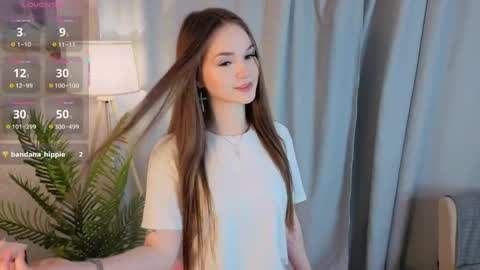 Snapshot of alyshaplescia chatting on April 22, 4:08 pm Mona online show from April 22, 4:08 pm
