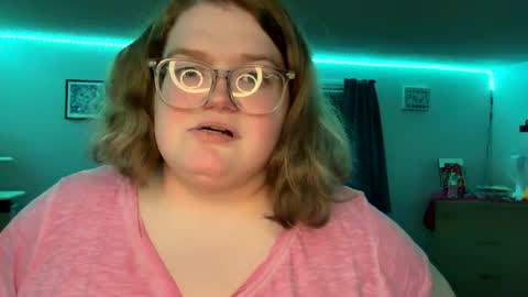 Snapshot of alyssa6960545 chatting on September 20, 11:50 pm Lily online show from September 20, 11:50 pm