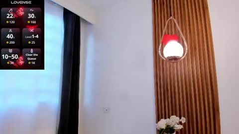 alyssabeauty_ online show from June 11, 9:35 pm