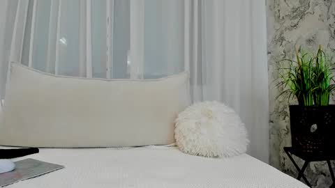 alysamillan online show from December 9, 6:01 am