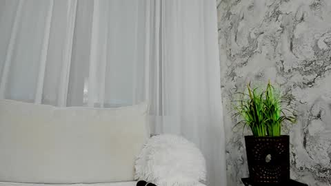 alysamillan online show from December 10, 10:17 am