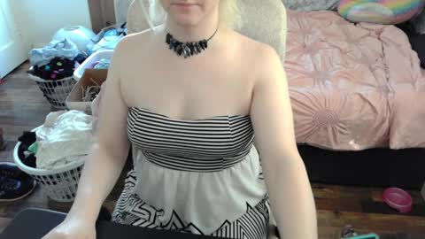 Snapshot of alyxiabewbs chatting on March 26, 5:29 pm alyxiabewbs online show from March 26, 5:29 pm