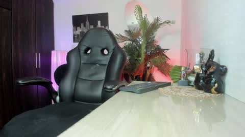 anny online show from April 21, 2:51 am