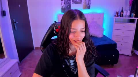 Snapshot of amaia_daniells chatting on December 28, 4:41 am B I A N C A online show from December 28, 4:41 am