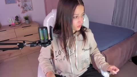 Snapshot of amaia_daniells chatting on February 19, 4:23 am B I A N C A online show from February 19, 4:23 am
